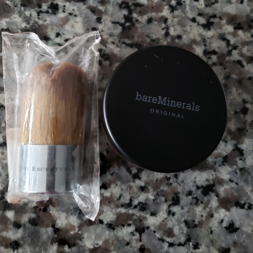 NWT bareMinerals Foundation and Kabuki Brush
